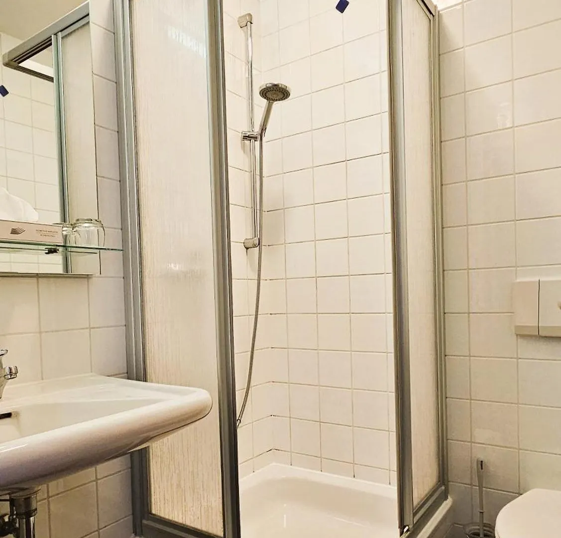 Novitel Pension Pliening - München Messe 3*,